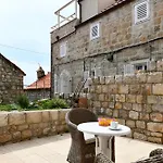 Studio Sunny Garden